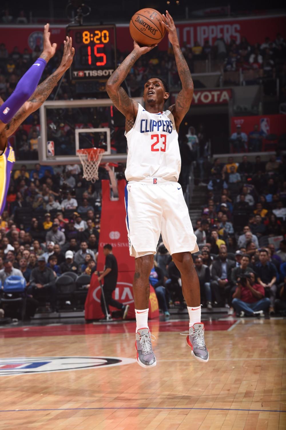 配备手语翻 配备手语翻