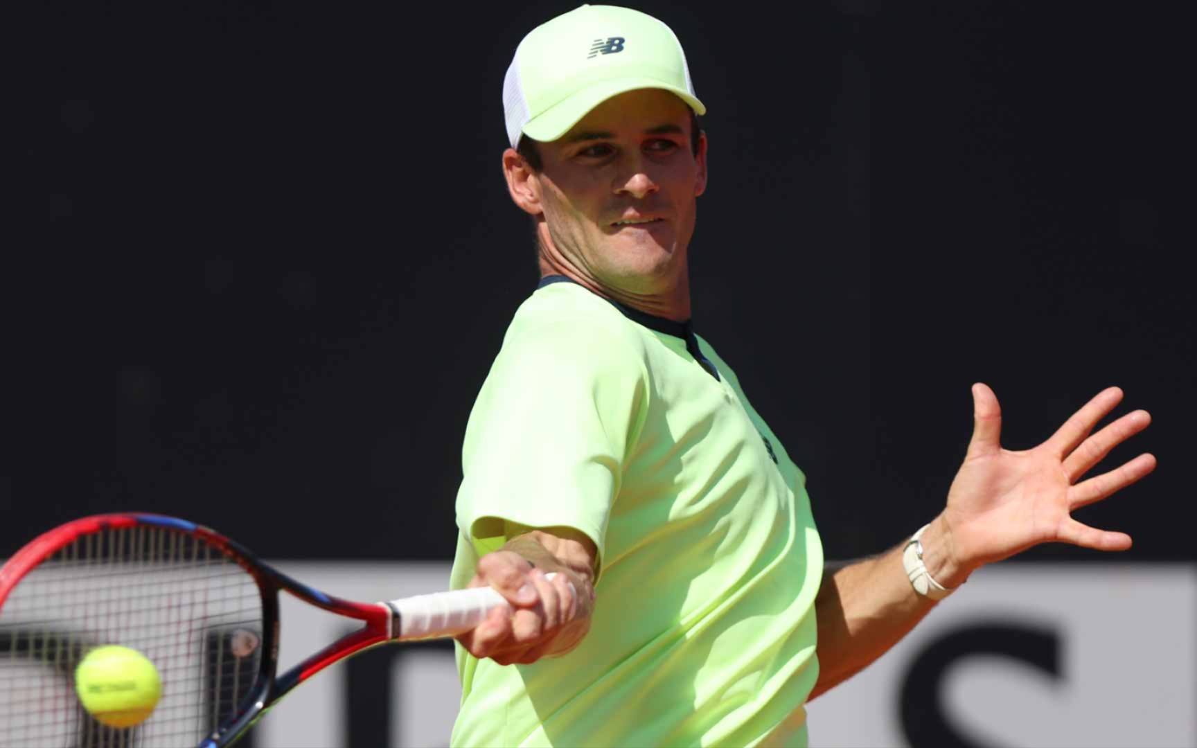 也折射出他 也折射出他